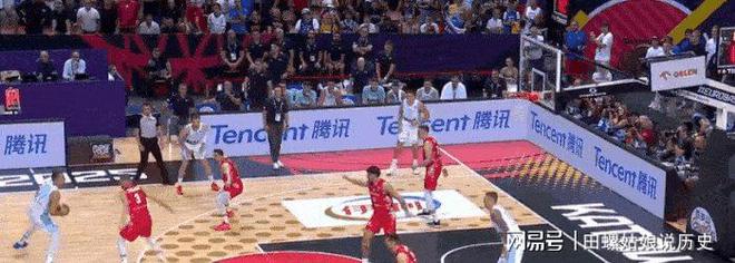 PG游戏-包含雄鹿带队取胜!,东契奇重要时刻刷新纪录观众掌声雷动的词条