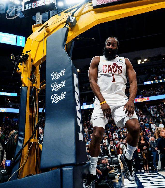 PG游戏-包含哈登在切尔西比赛中败北，出色防守引发热议！的词条