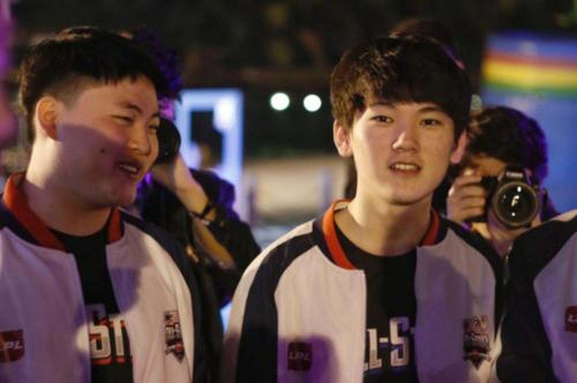 关于费德勒巅峰对决，JackeyLove与60激战TES分钟，突破纪录胜负难料！的信息