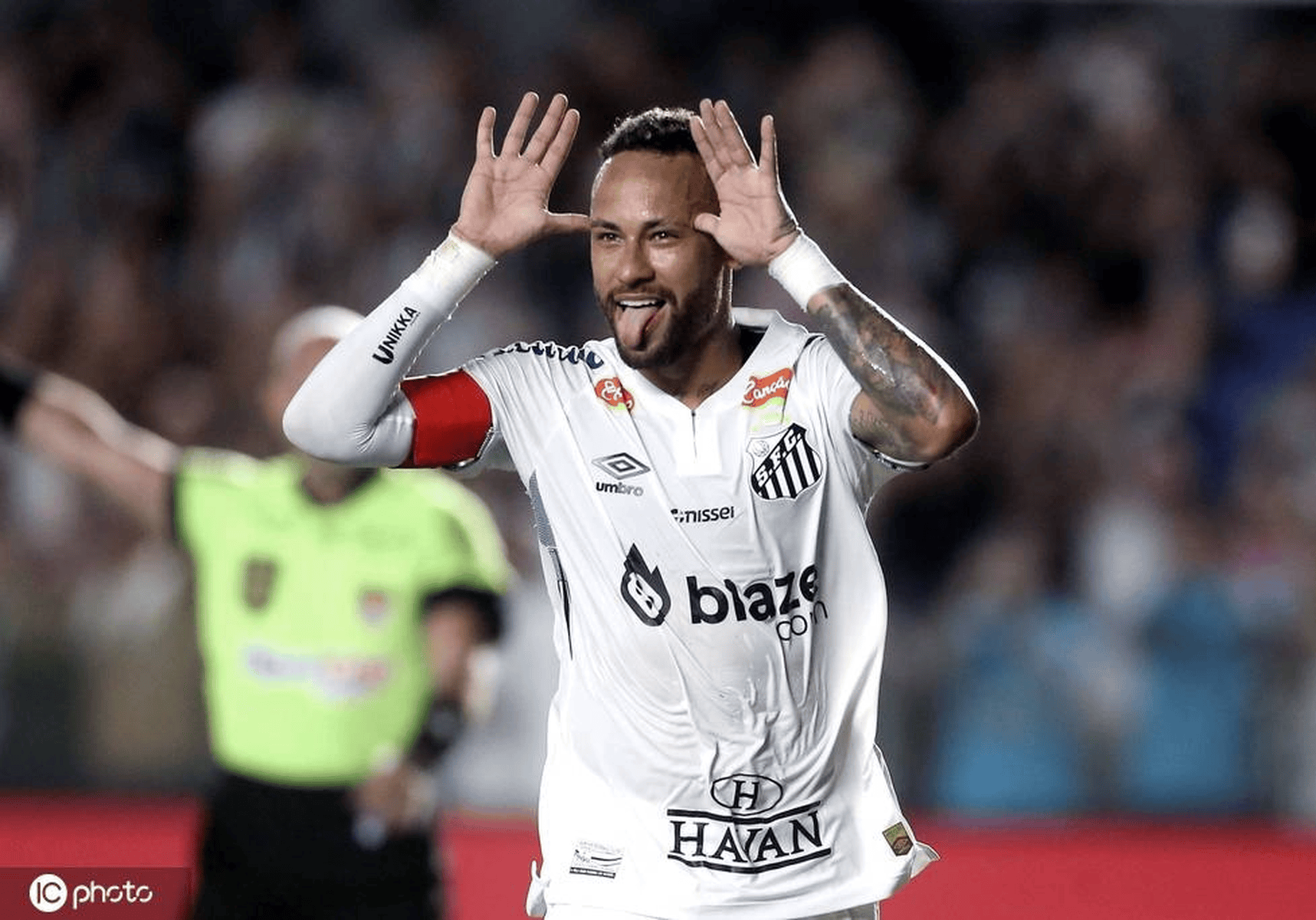 内马尔回归赛场，逆转首场状态亮眼，快船观众沸腾！的简单介绍